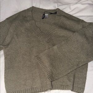 H&M v-neck light green sweater